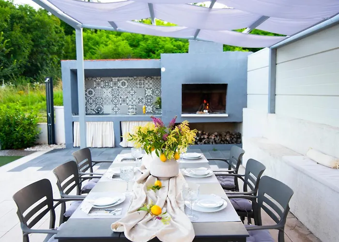 Villa Sika With Heated Pool Near Split *