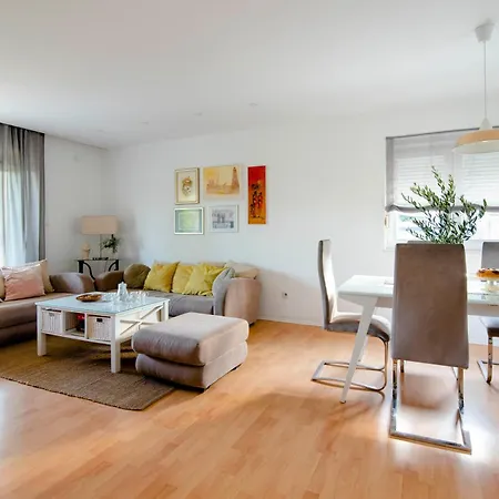 Sika With Heated Pool Near Split *